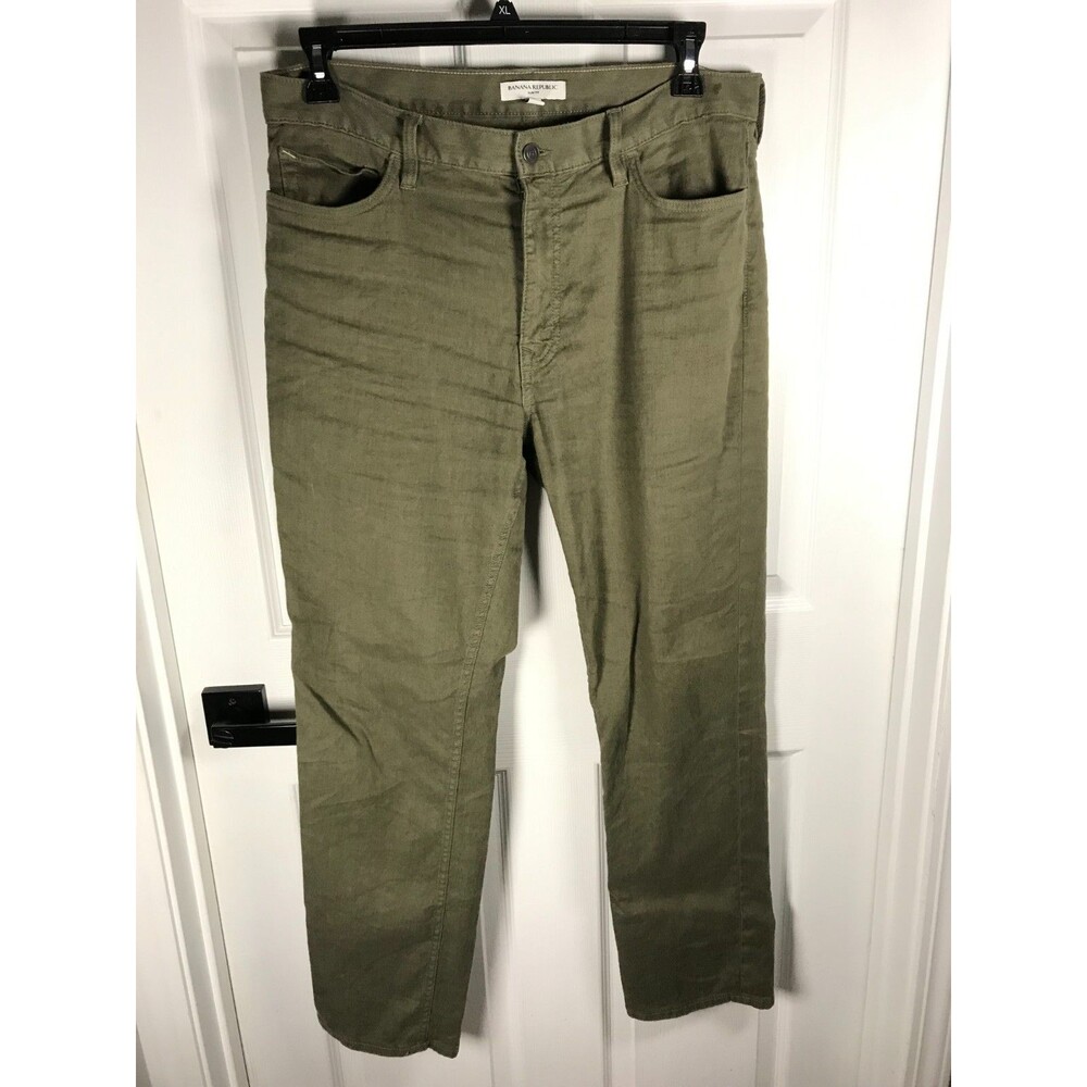 P115.  Banana republic men’s pants slim fit core size 34x30 in camo green